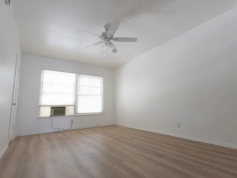 400 S Pacific Ave #408-1/2 — Photo 1