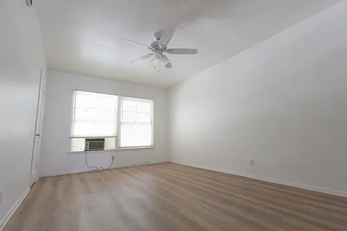 400 S Pacific Ave #408-1/2 Photo 1