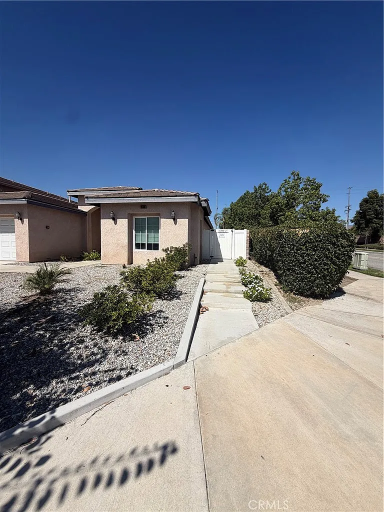 3 bed, 1172 sqft, $3,000 — Photo 1