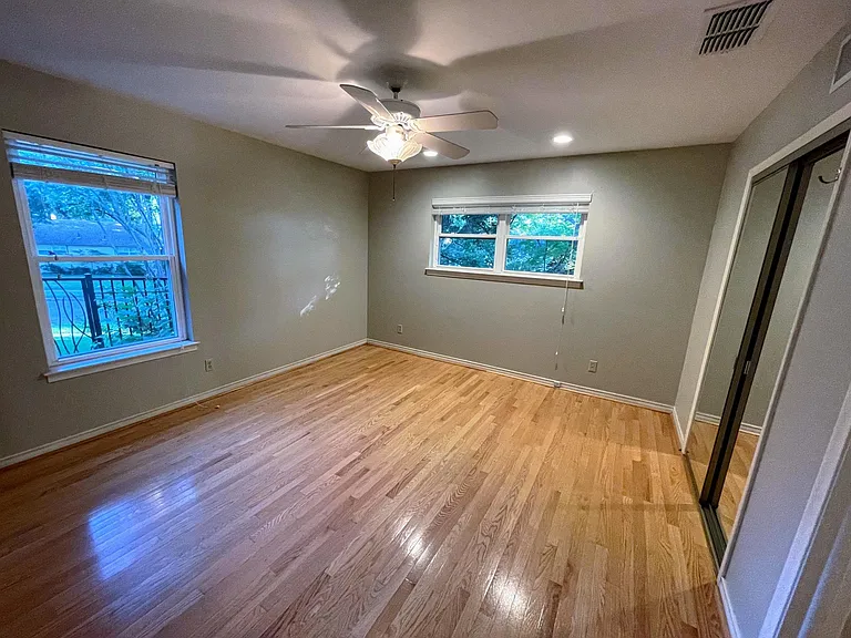 9857 Chiswell Rd — Photo 8