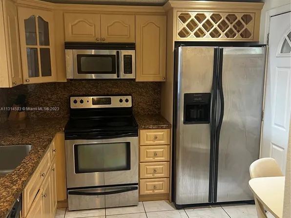 3600 NE 170th St APT 401, North Miami Beach, FL 33160