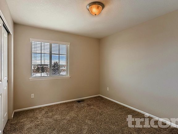 4th image of 555 N Kewaunee Way