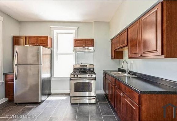 3rd image of 5621 S Justine St #1