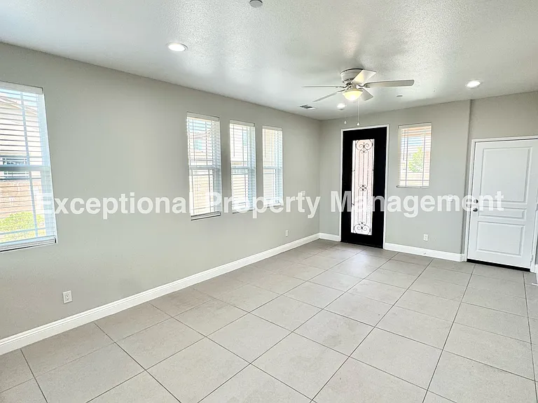 16265 Plum St — Photo 4
