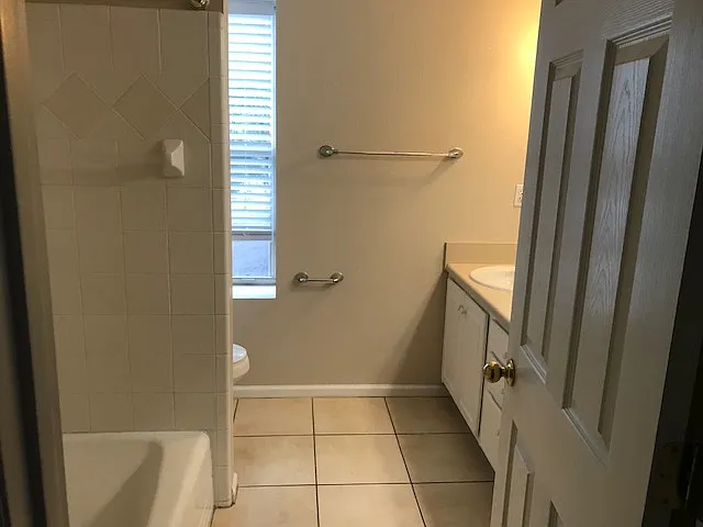 Upstairs full bath