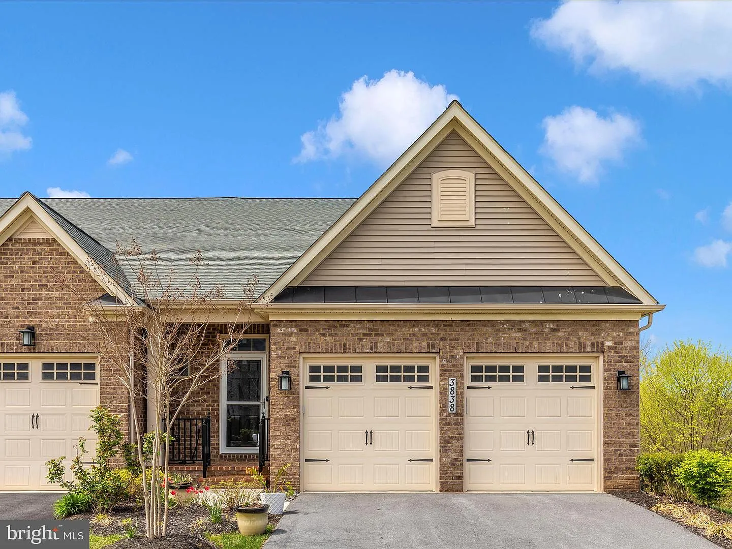 4 bed, 3.5 bath, 4173 sqft, $4,200 — Photo 1
