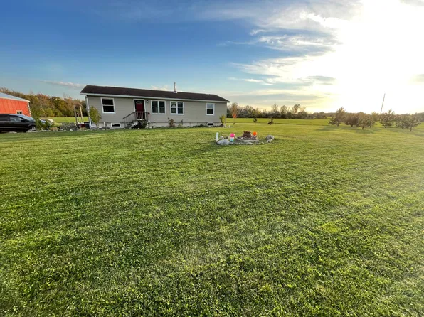 7172 E High St, Lockport, NY 14094