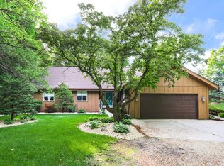 6 Crooked Creek Dr, Yorkville, IL 60560