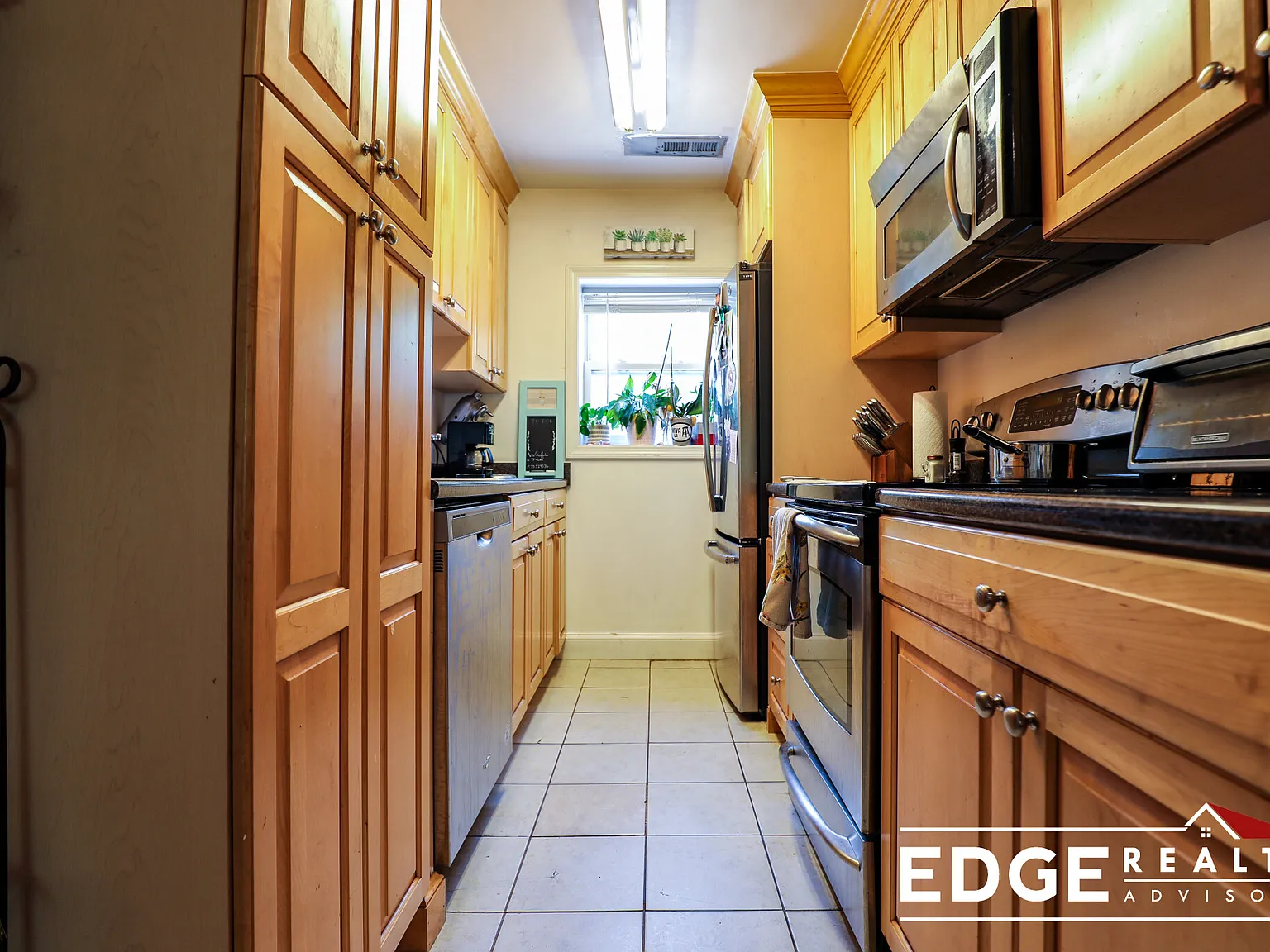 3 bed, 1053 sqft, $3,200 — Photo 2