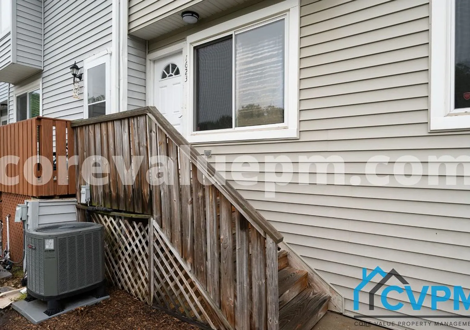 1623 Fendall Ct — Photo 2