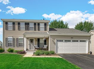 833 Thunderbird Trl, Carol Stream, IL 60188