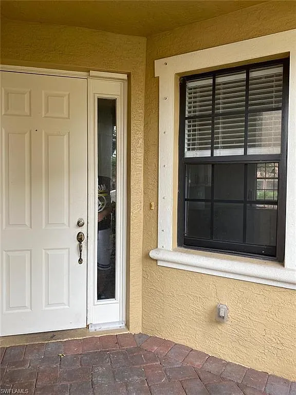 4 bed, 3.5 bath, 2002 sqft, $2,600 — Photo 2