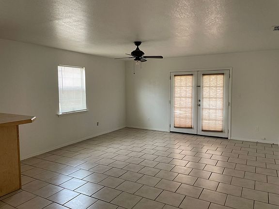 3rd image of 421 Sparrow Ln