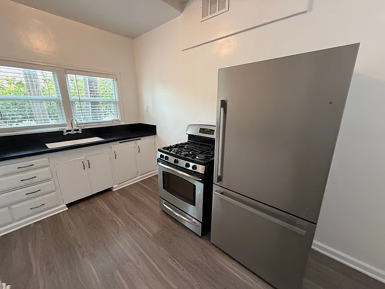 1447 Redondo Ave — Photo 16
