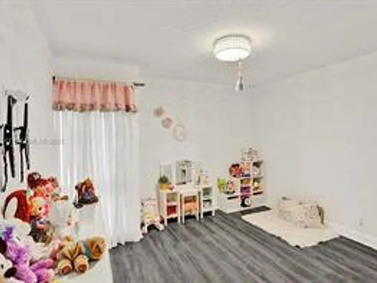 833 NW 81st Ave — Photo 17
