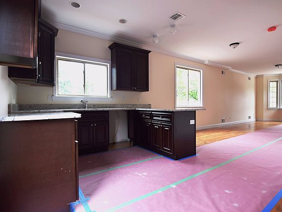5th image of 24 Bamberger Ln
