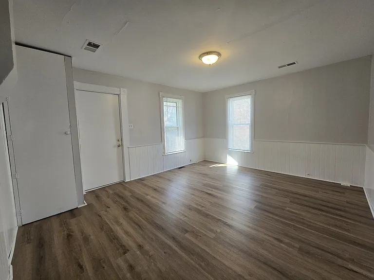 217 Crippen St #1 — Photo 5