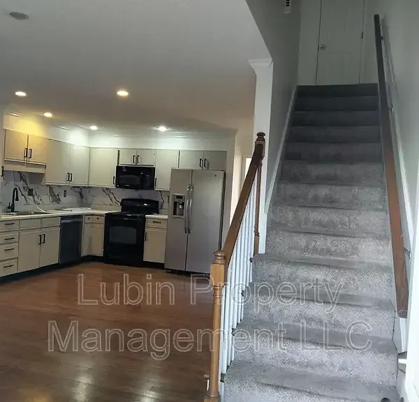 72 N McLean Blvd — Photo 6