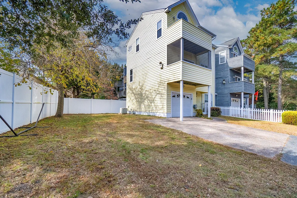 Building Photo - 3911 Shady Oaks Dr