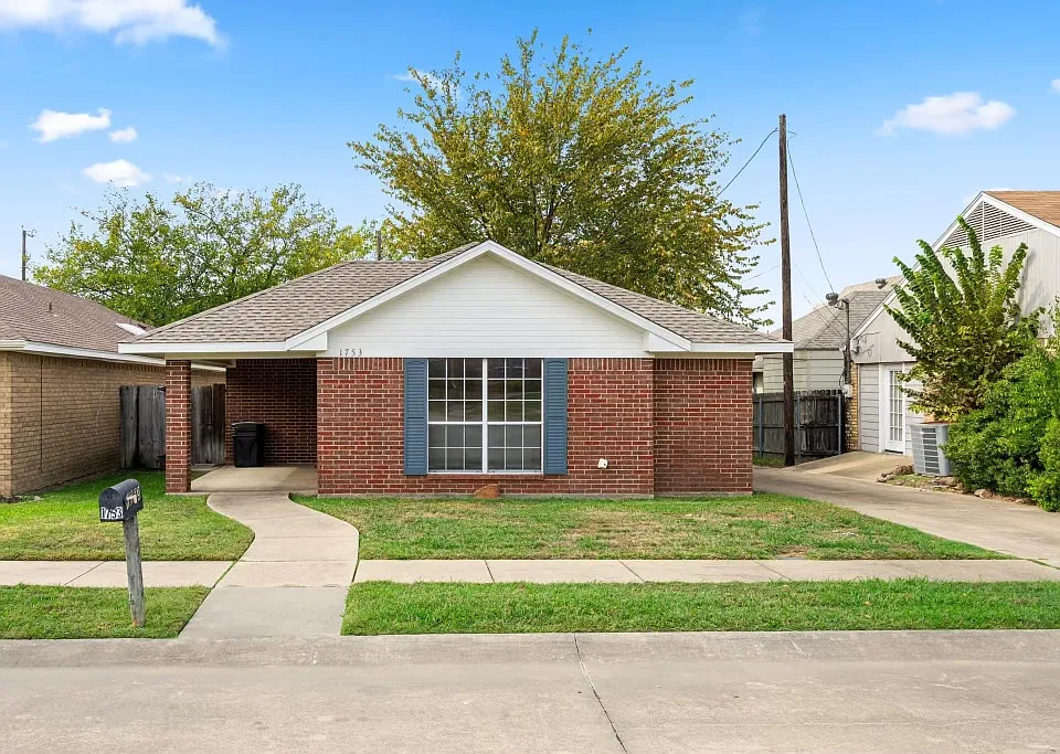 1753 Red Oak Cir