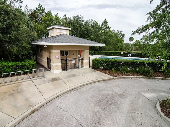3rd image of 261 Porchester Dr