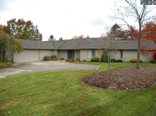 22007 Meadows Edge Ln, Strongsville, OH 44136