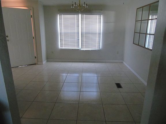 4th image of 500 E 23rd St