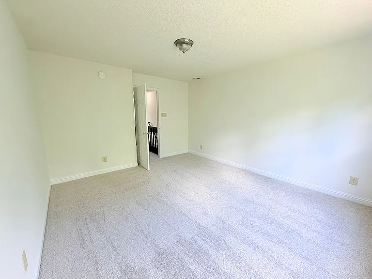 2946 Heirloom Ln — Photo 36