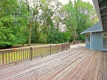 3rd image of 15592 Maplewood Dr