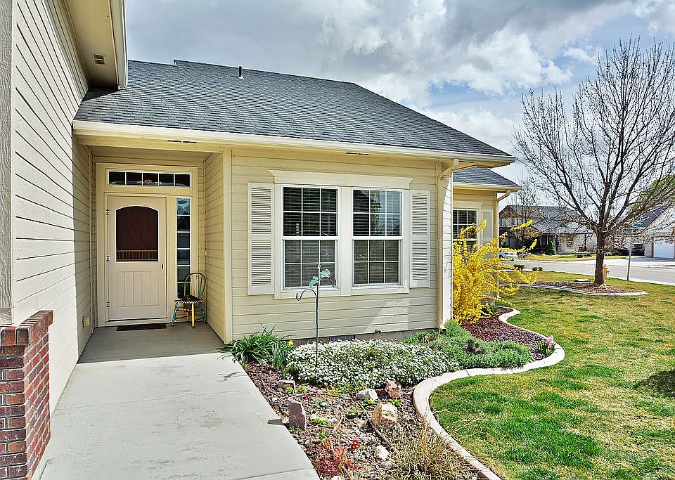 1st image of 200 N Summerwind Dr