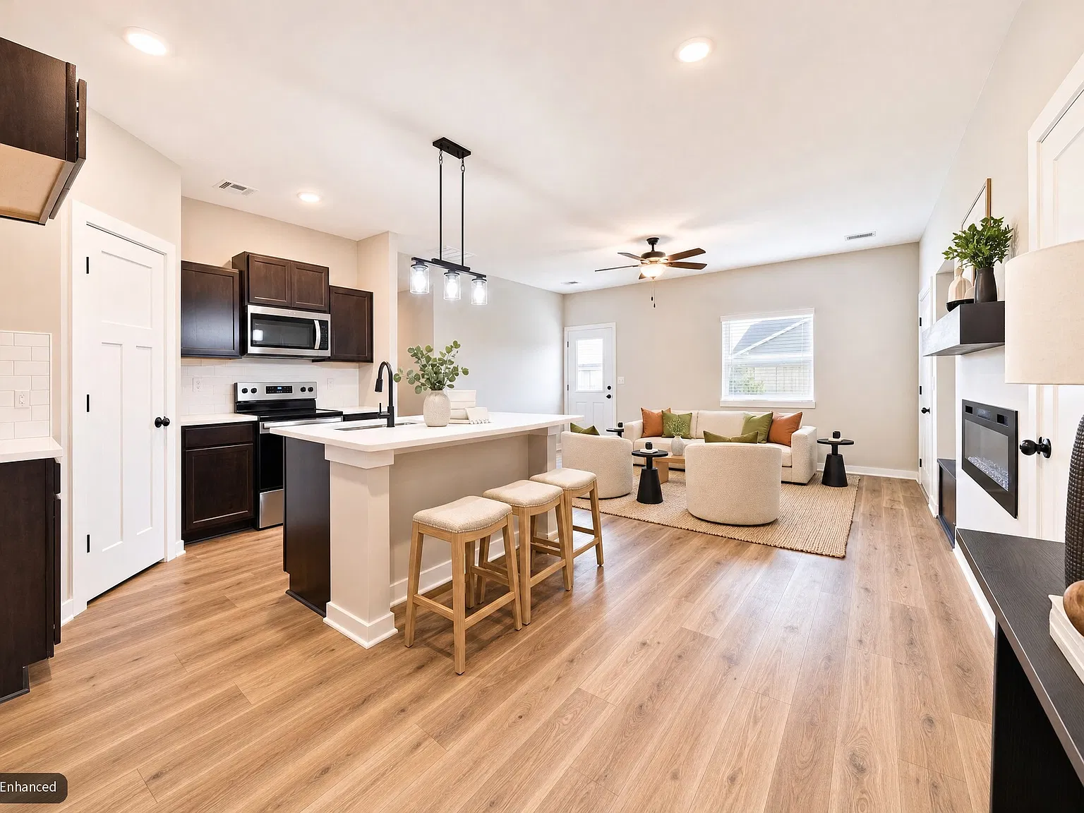 3 bed, 1120 sqft, $1,575 — Photo 3