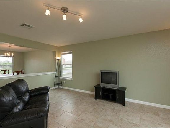 3rd image of 215 Phillips St