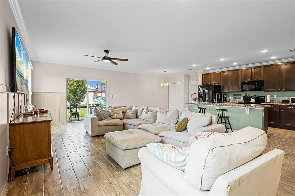 Building Photo - 338 Pinecrest Loop