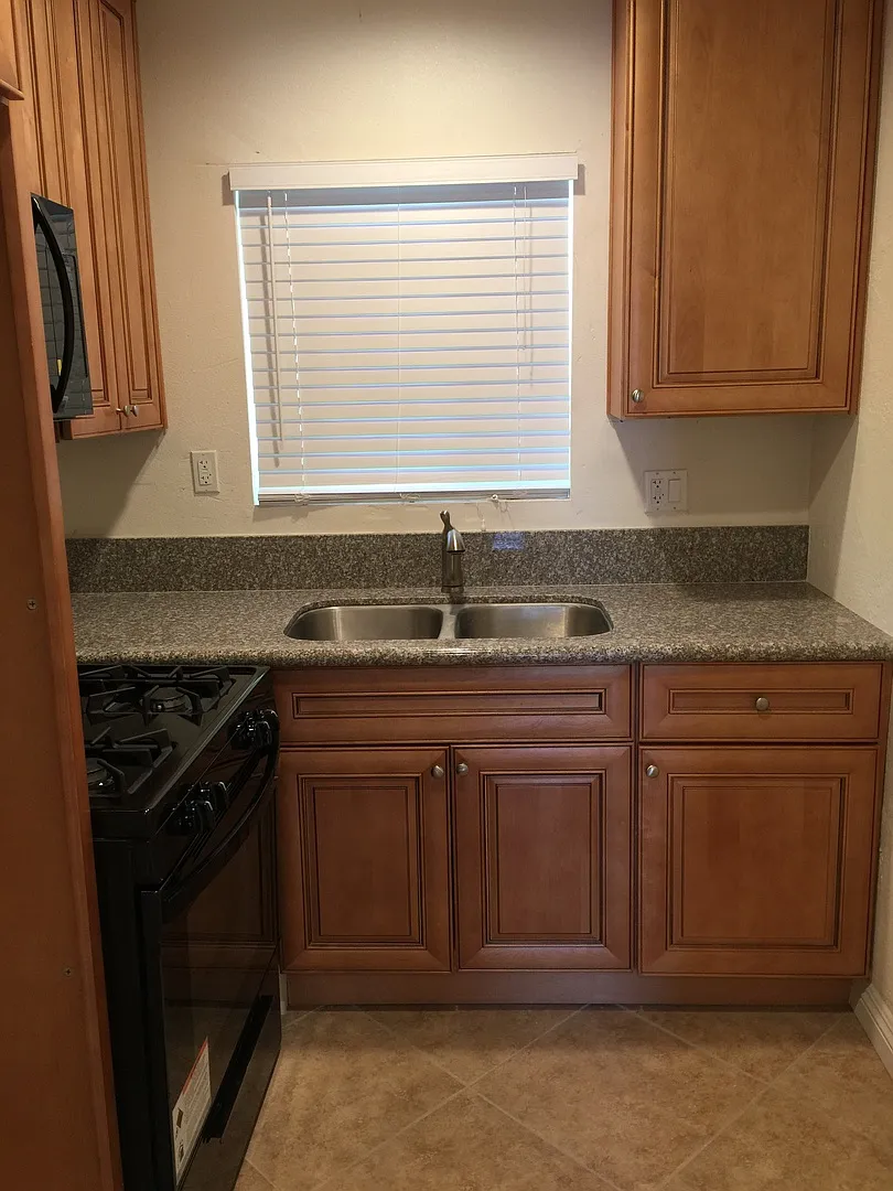 119 Otis ave 1-8 — Photo 2