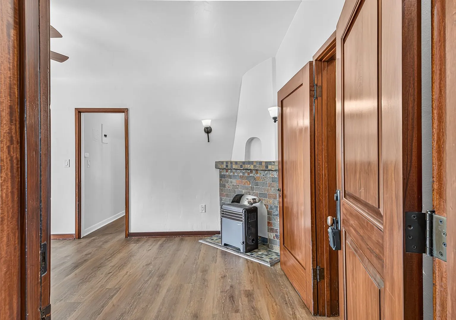 731 East Broadway — Photo 3