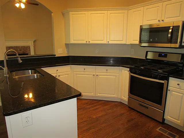 623 Redwood Ln — Photo 6