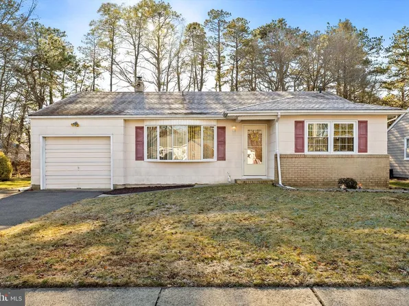 52 Castleton Dr, Toms River, NJ 08757