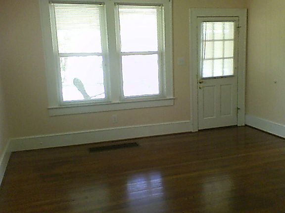 4th image of 1530 Garst St