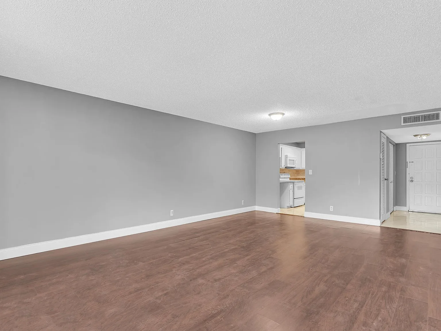 1 bed, 1.5 bath, 900 sqft, $1,700 — Photo 4