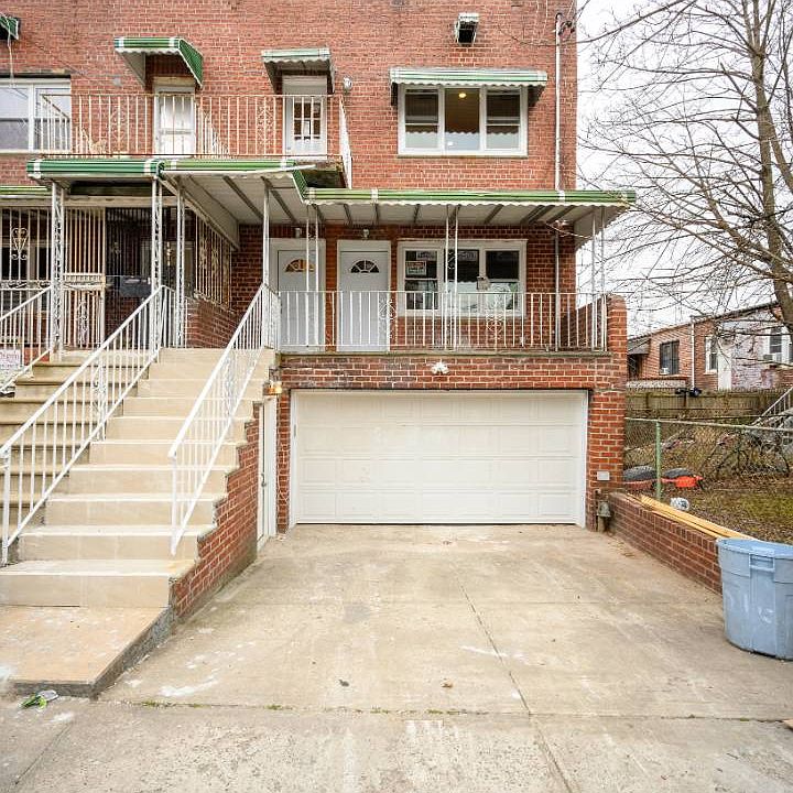 1st image of 216 E 89th St