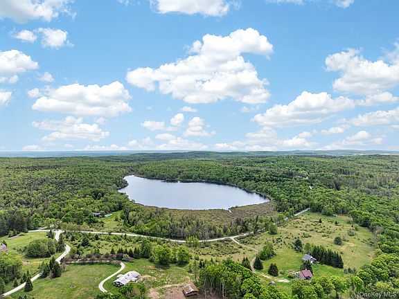 5th image of 81 N Pond Drive