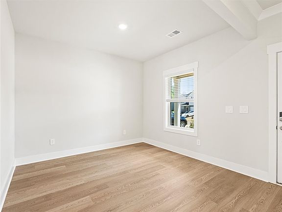 3rd image of 106 Veracruz Ct