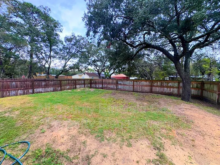282 Magnolia St — Photo 45