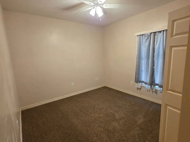 4608 Scarlet Dr E — Photo 2