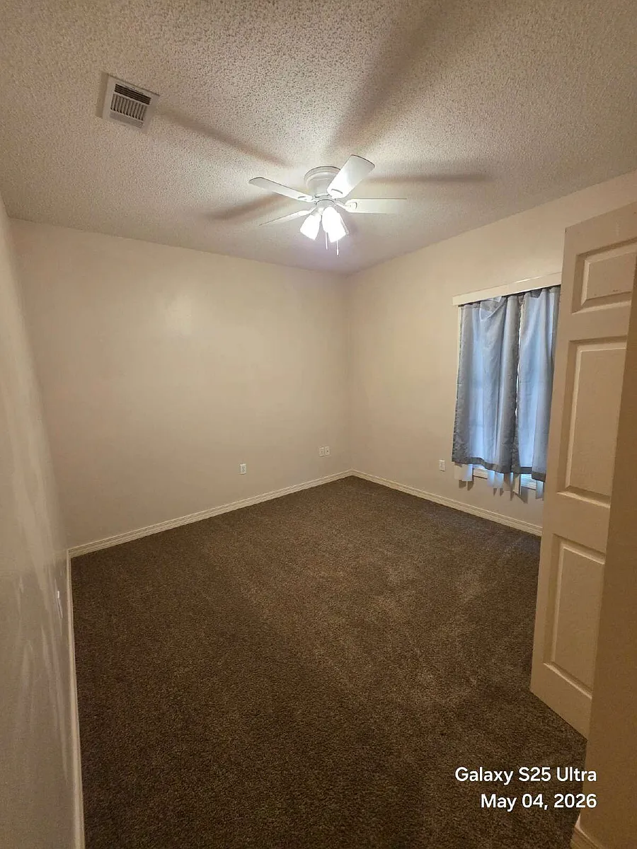 Building Photo - 4608 Scarlet Dr E