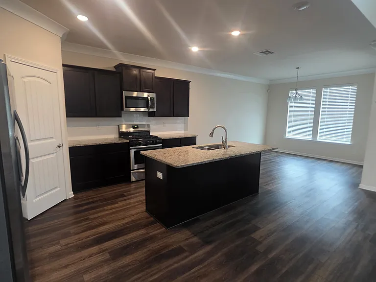 1393 Shipyard Dr — Photo 8