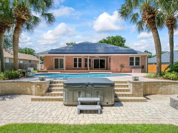 34 Hillcrest Dr, Shalimar, FL 32579