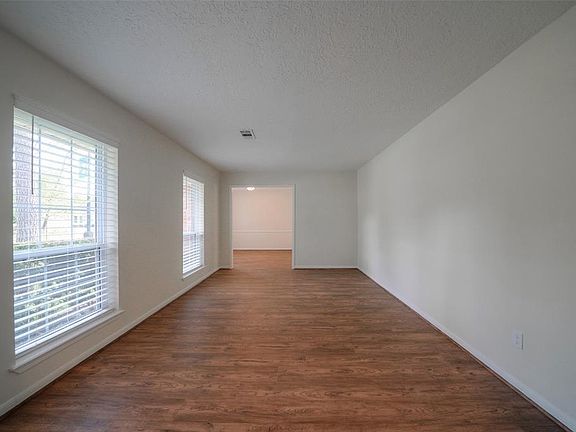 3rd image of 28701 Holly Hill Dr