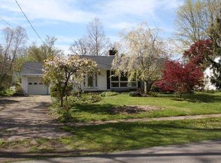 28 Holmes Pl, Fredonia, NY