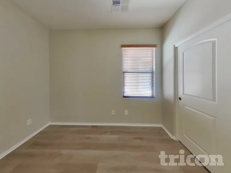 7731 S 45th Ln — Photo 11